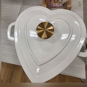 Heart Dutch Oven-NWT